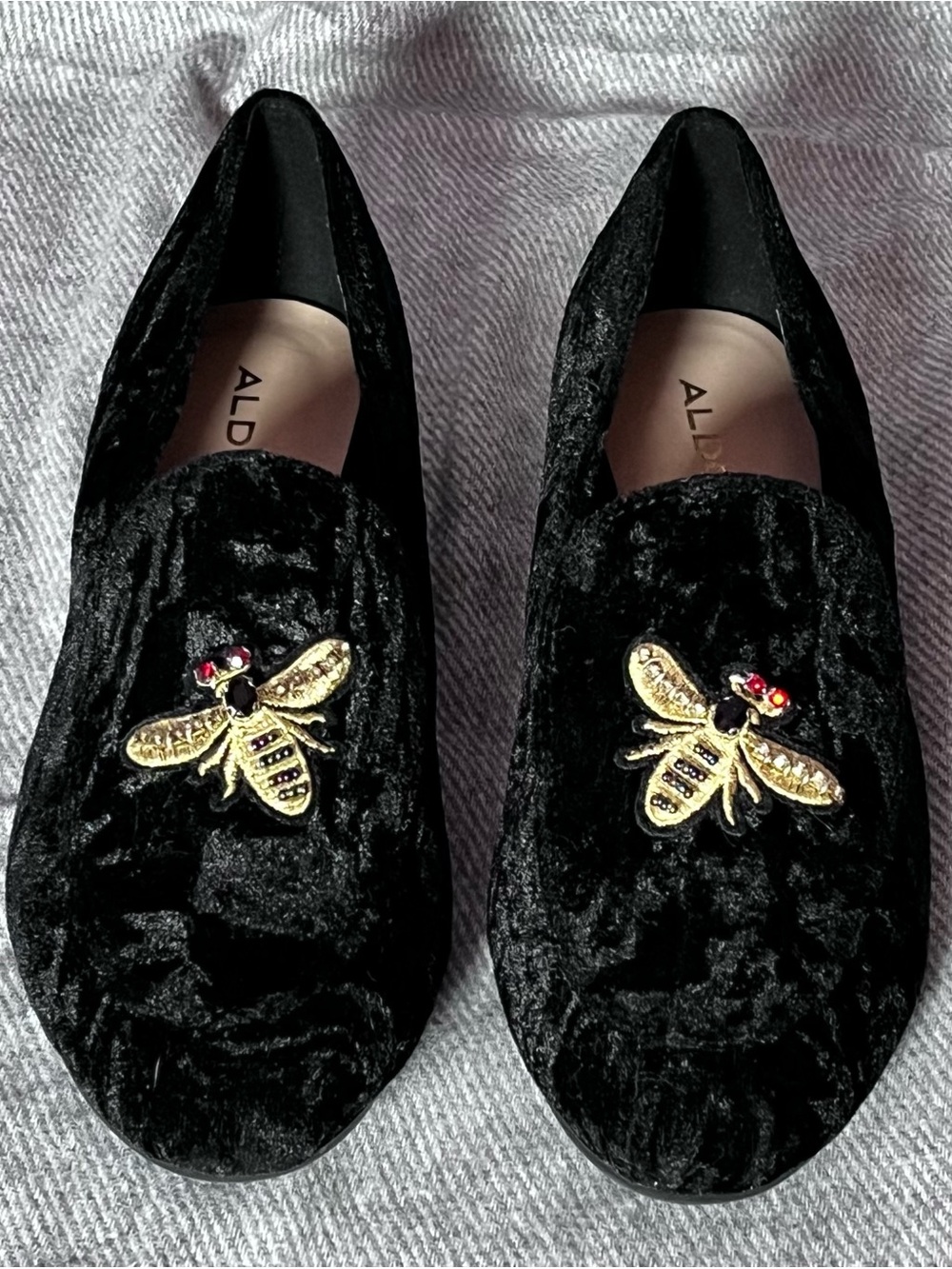 ALDO Black Crushed Velvet Queen Bee Embellished Smoking Flats 6.5
